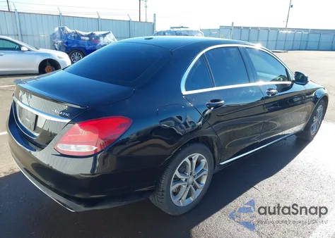 2016 Mercedes-Benz C 300 4Matic z USA, uszkodzony, nr VIN 55SWF4KB3GU112767